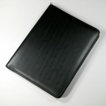 G082 Malvern Smooth Zipped Leather A4 Conference Folder